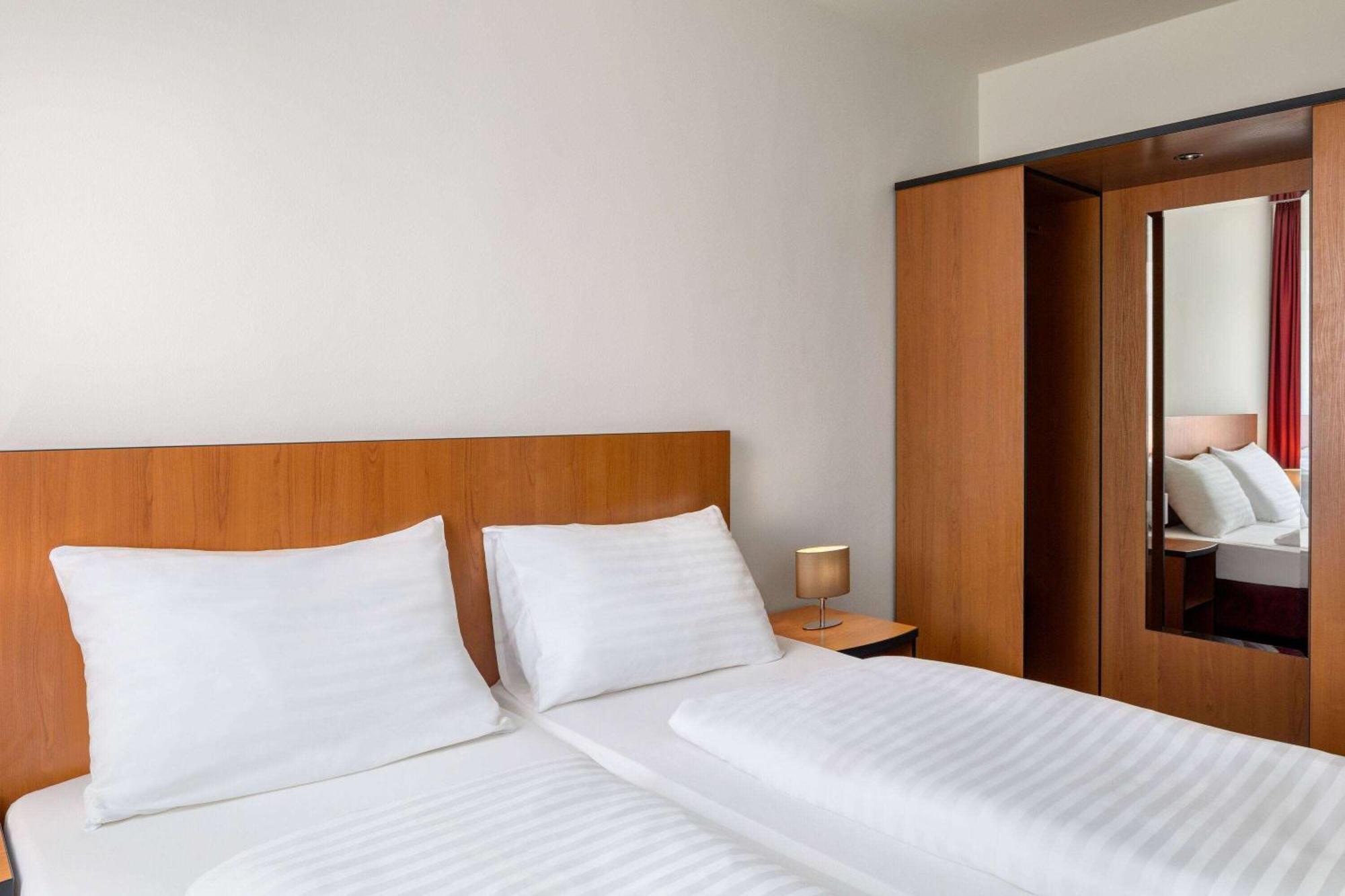 Amedia Express Sattledt, Trademark Collection By Wyndham Εξωτερικό φωτογραφία