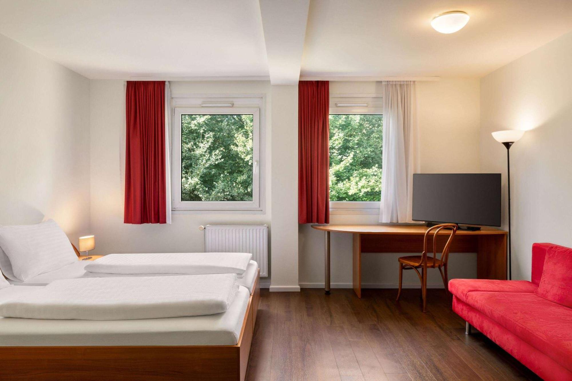Amedia Express Sattledt, Trademark Collection By Wyndham Εξωτερικό φωτογραφία