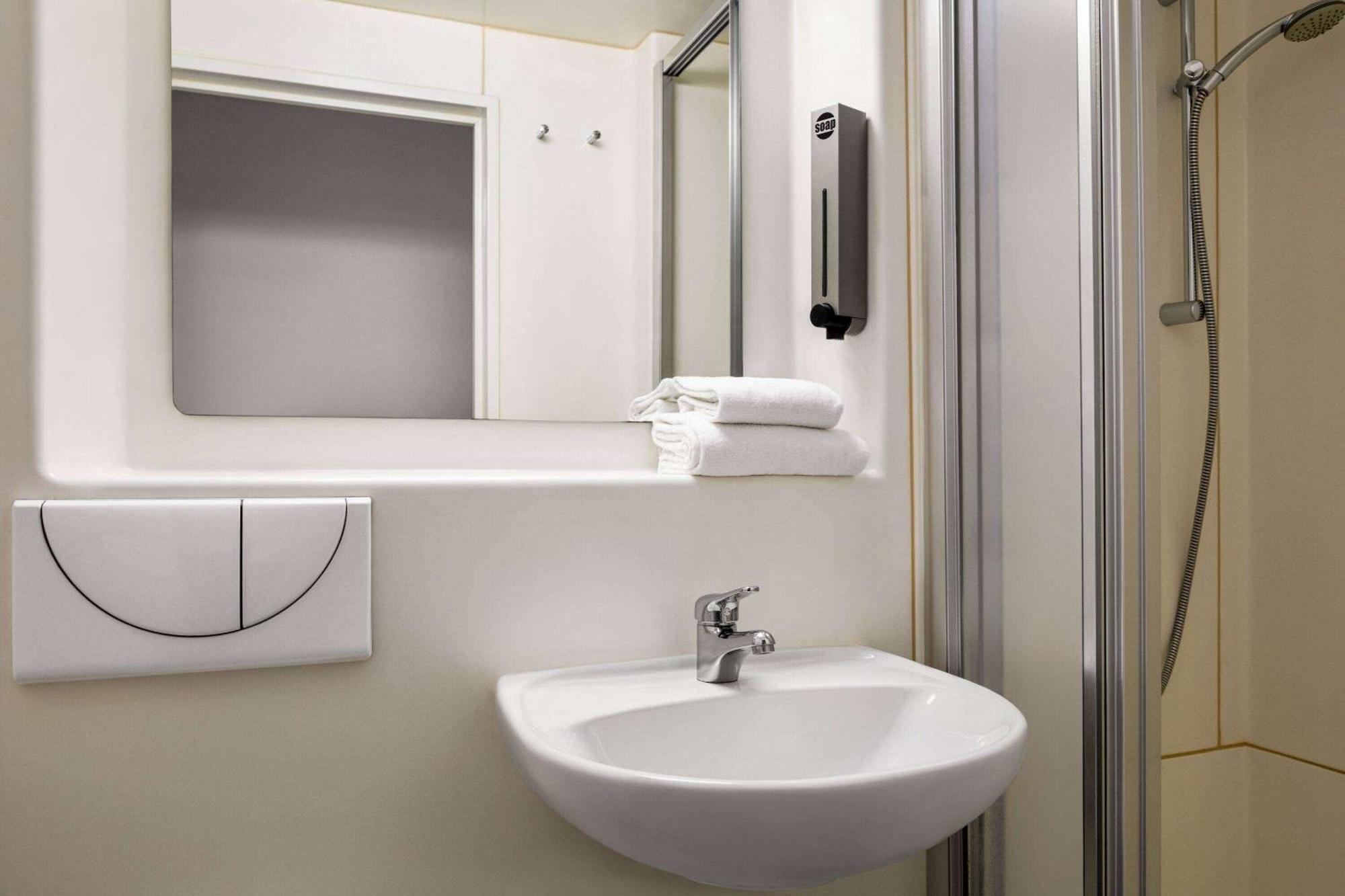 Amedia Express Sattledt, Trademark Collection By Wyndham Εξωτερικό φωτογραφία