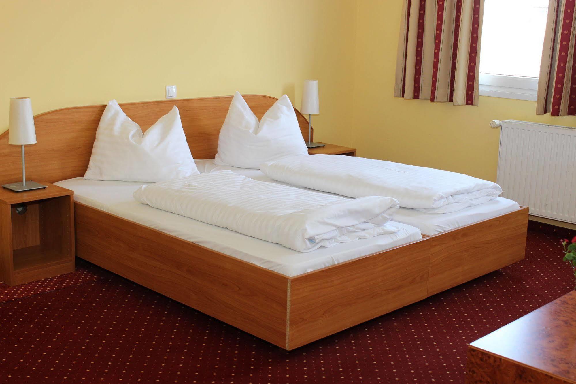 Amedia Express Sattledt, Trademark Collection By Wyndham Εξωτερικό φωτογραφία